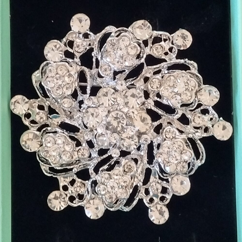 Women's Austrian Crystal Elegant Flower  New